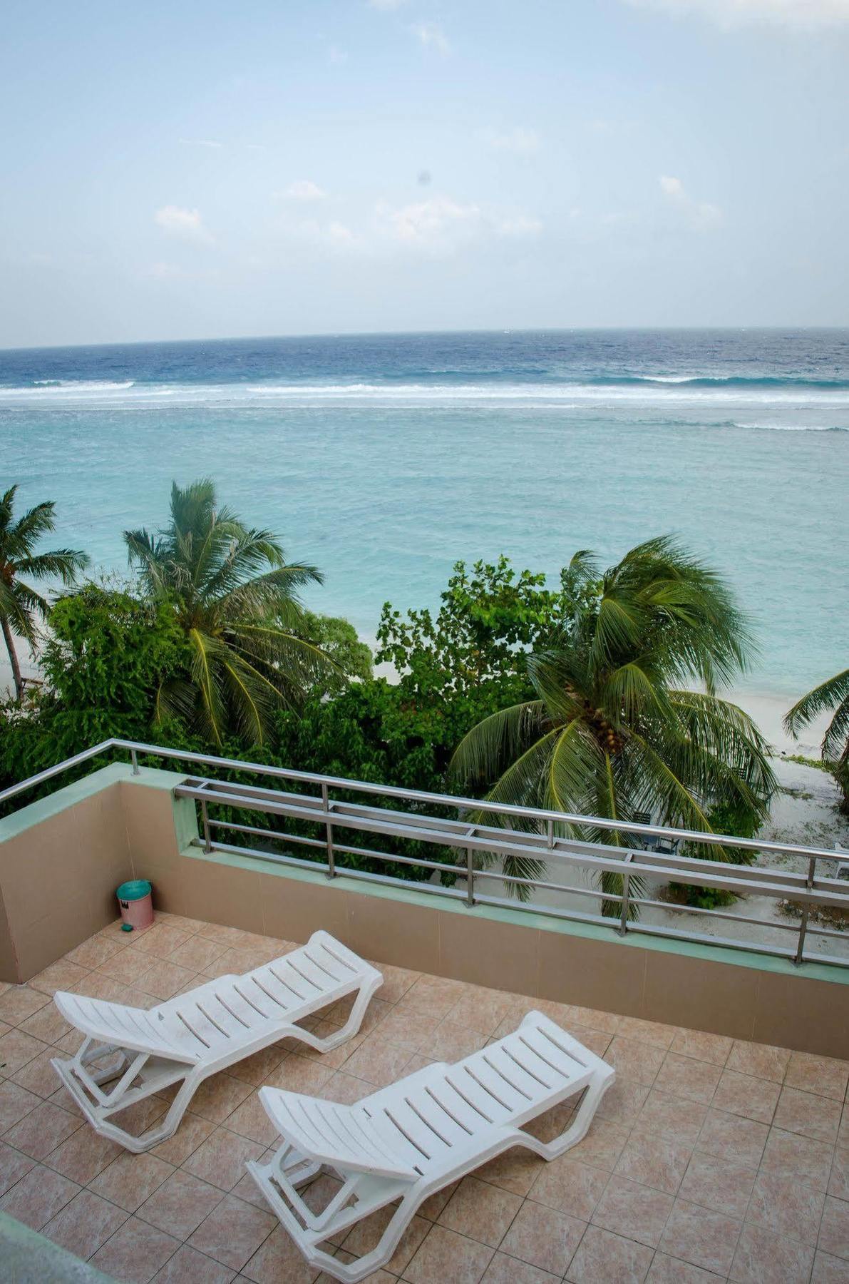Relax Beach Inn Malé Exteriör bild
